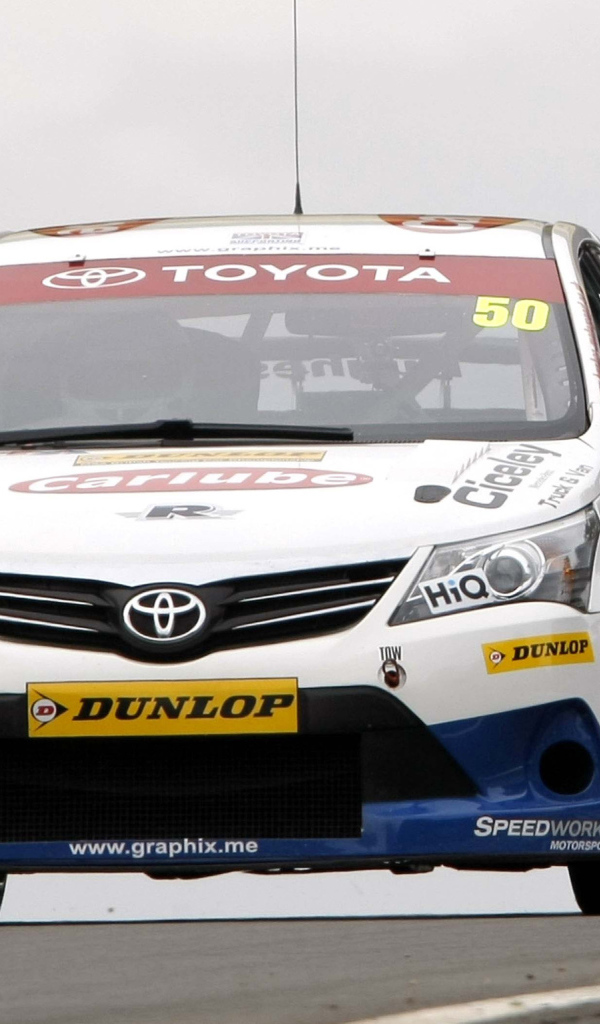 Надежная машина Toyota Avensis 2013