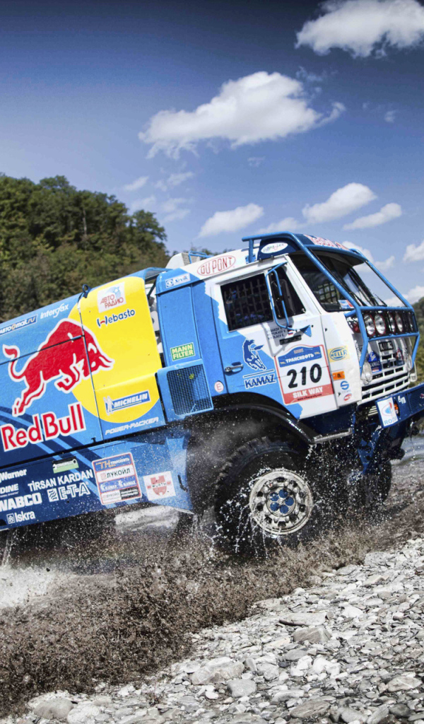 Камаз на трассе Париж-Дакар