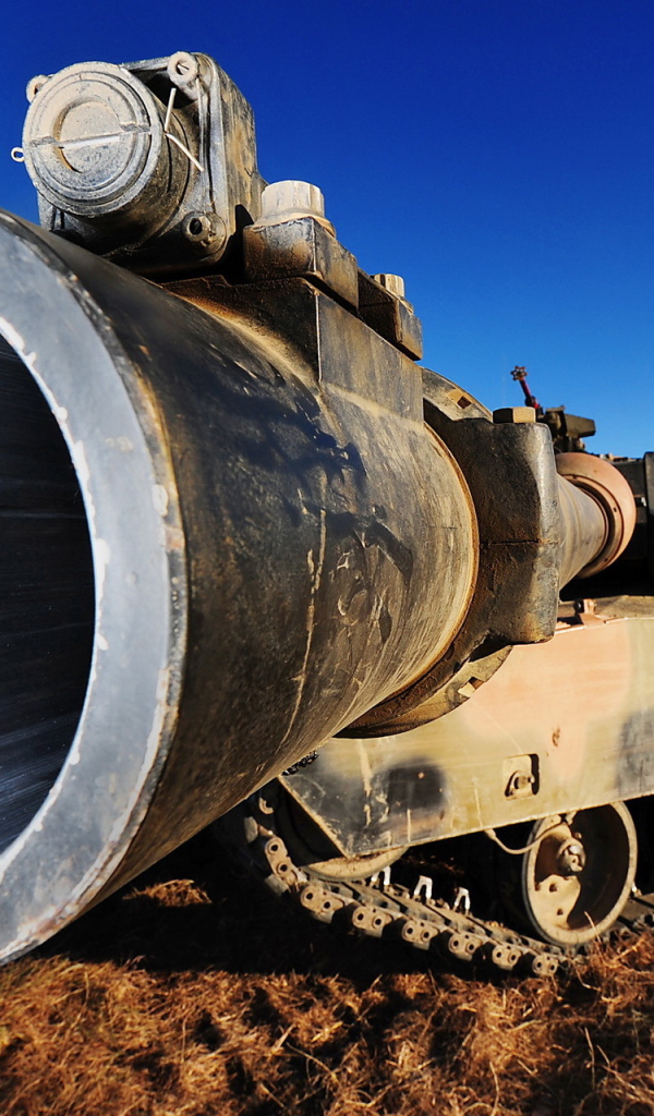 Дуло пушки на танке