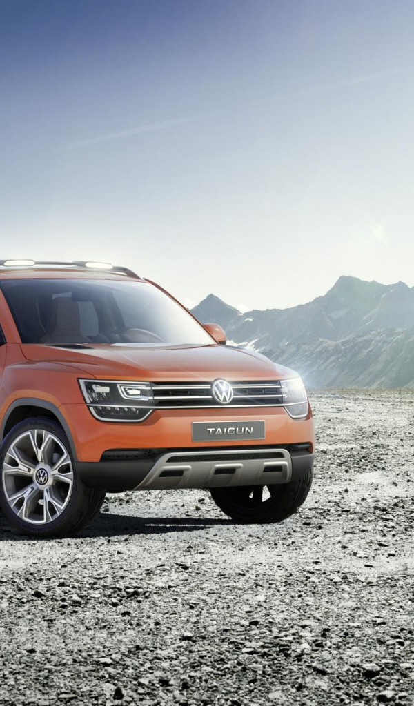 Автомобиль Volkswagen  Taigun 2014 на дороге 