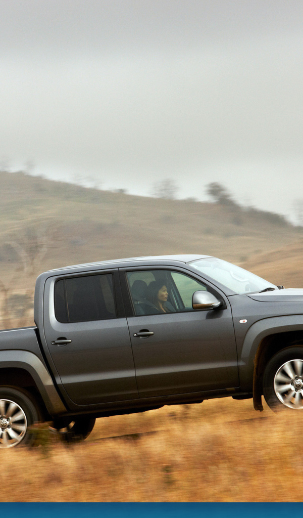 Красивый автомобиль Volkswagen Amarok