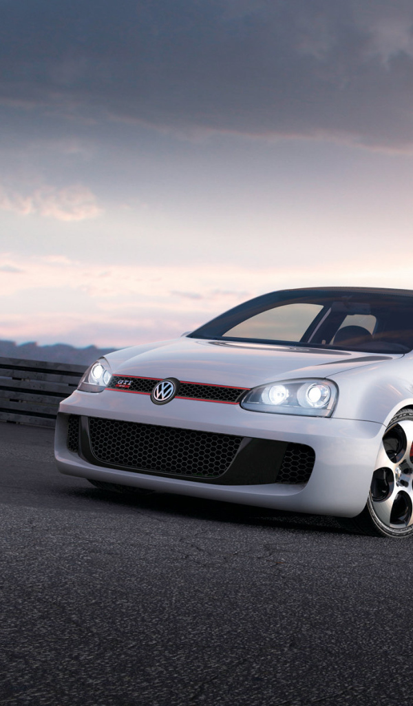 Красивый автомобиль Volkswagen Golf