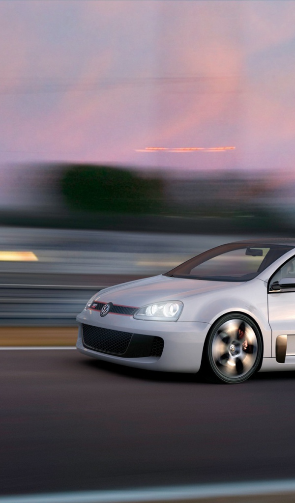 Красивый автомобиль Volkswagen Golf в Москве