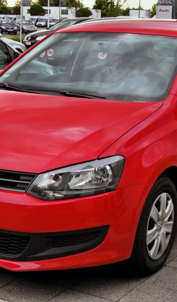 Красивый автомобиль Volkswagen  Polo (Поло) 2014