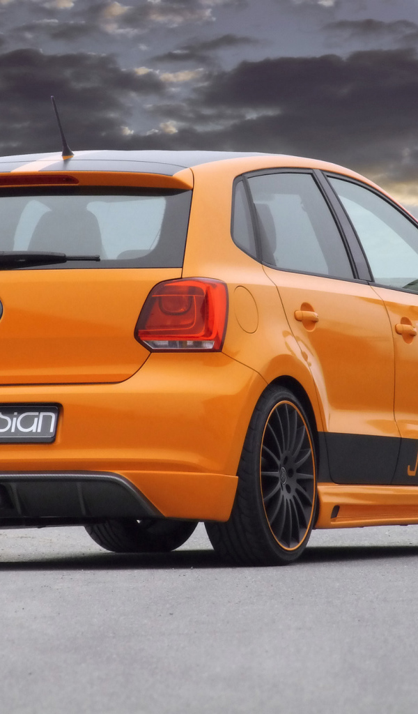 Красивый автомобиль Volkswagen Polo