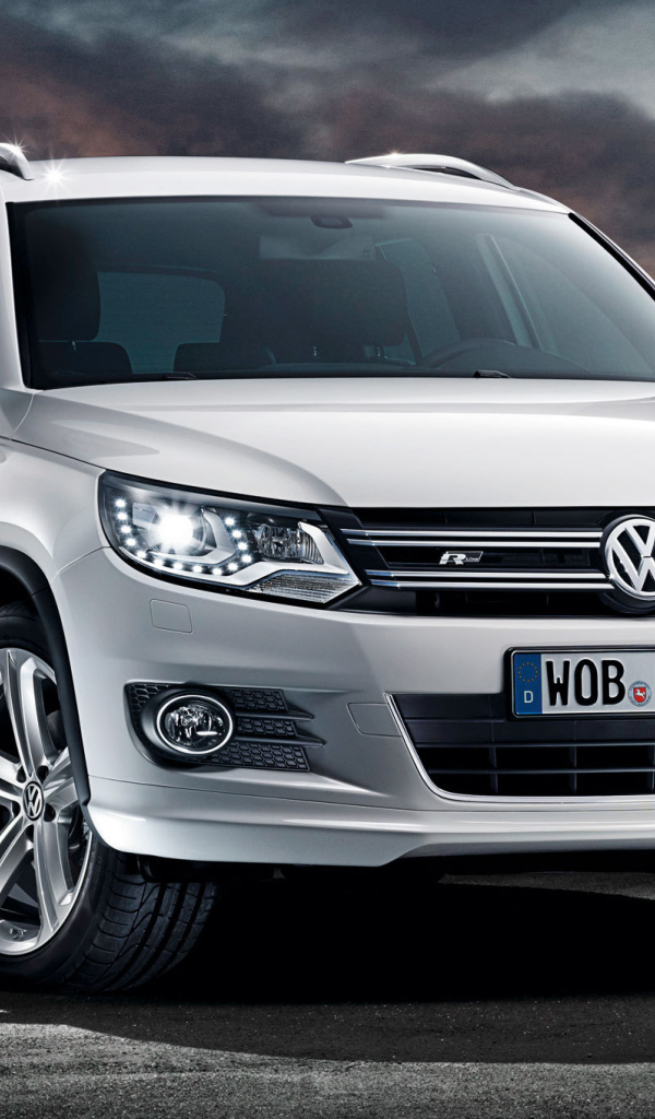 Красивый автомобиль Volkswagen  Taigun 2014 в Москве