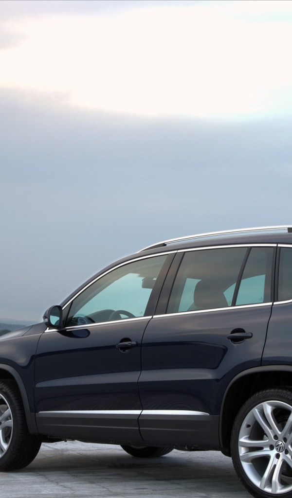 Красивый автомобиль Volkswagen Tiguan