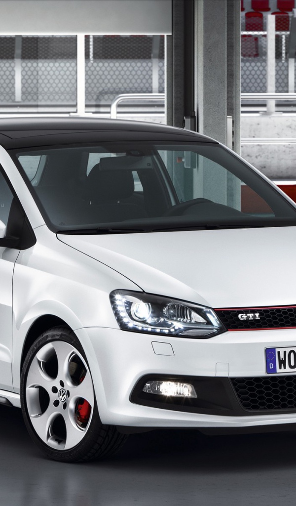 Автомобиль марки Volkswagen модели Polo