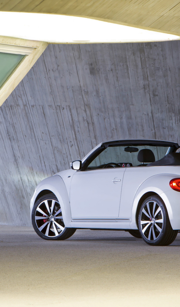 Новый автомобиль Volkswagen Beetle 2014