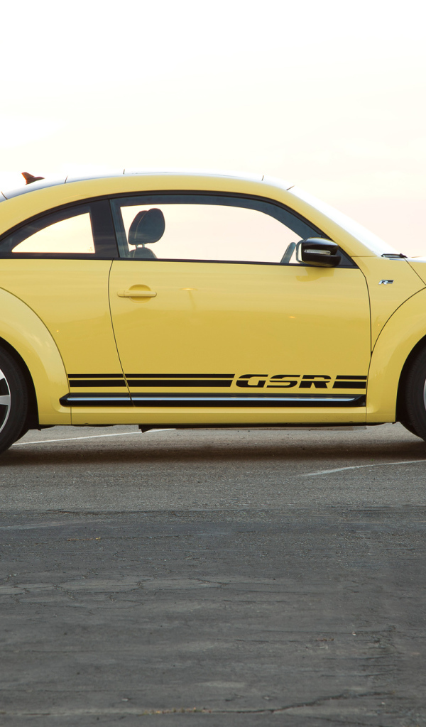 Новая машина Volkswagen Beetle 2014