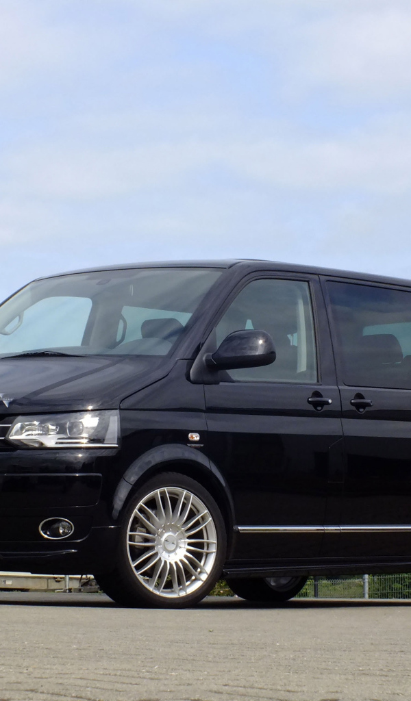 Надежный автомобиль Volkswagen Transporter