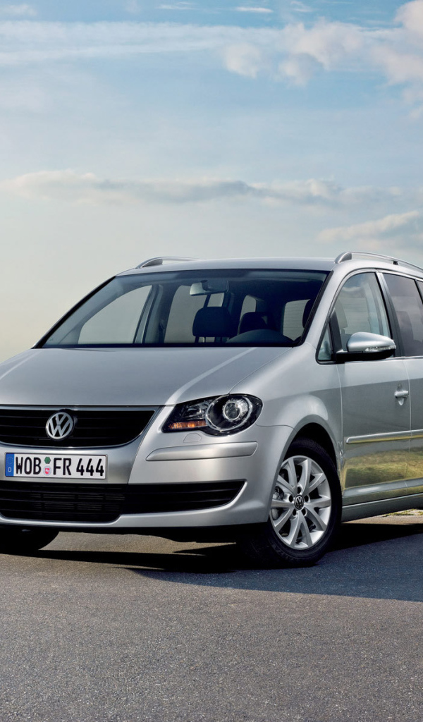 Новая машина Volkswagen Touran