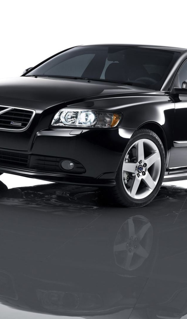   Красивый автомобиль Volvo s40 в Москве