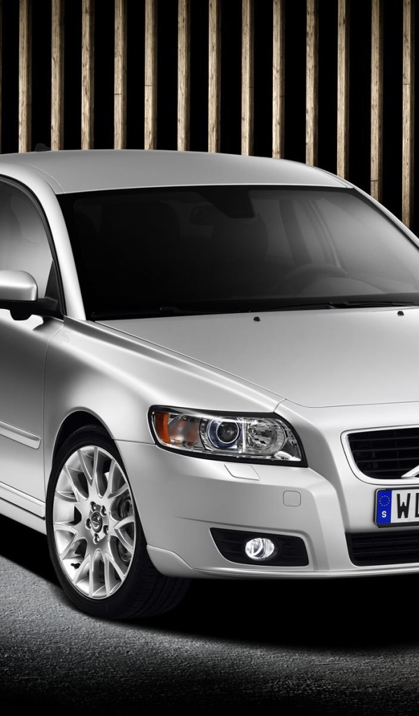  Красивый автомобиль Volvo v50 в Москве