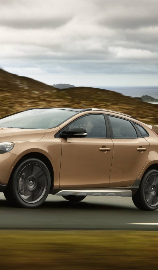 Тест драйв автомобиля Volvo v40 Cross country