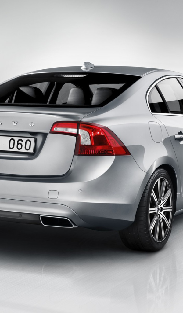 Автомобиль марки Volvo модели s60