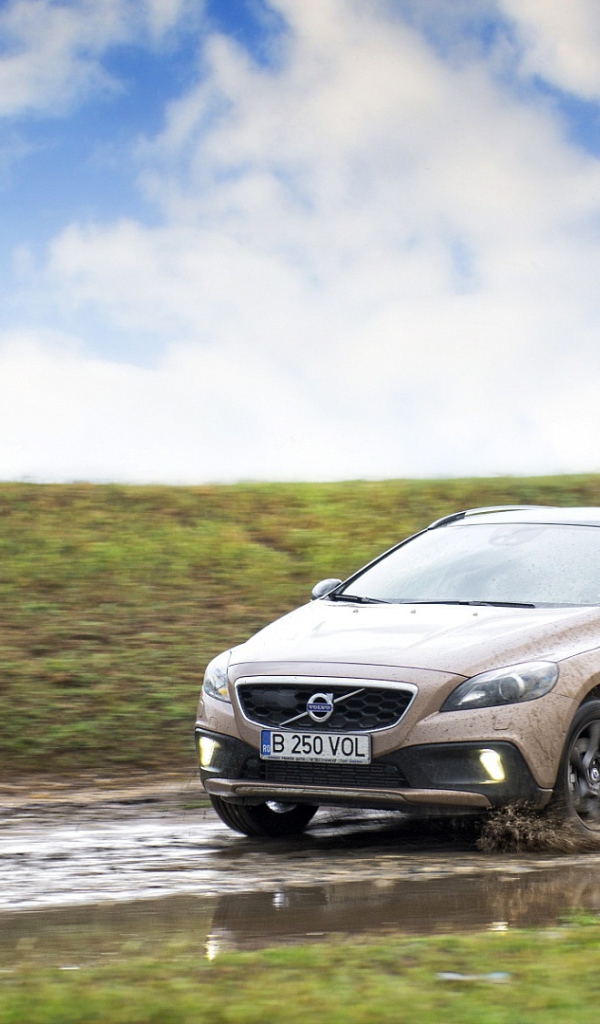  Новый автомобиль Volvo v40 Cross country