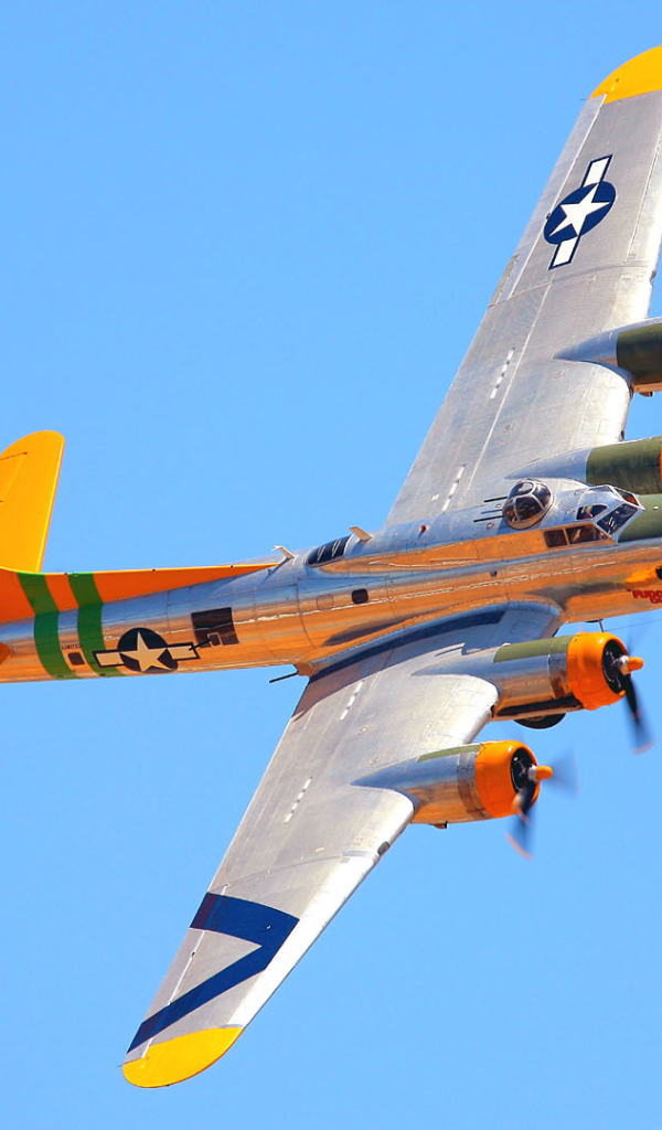 Четырехмоторный самолет