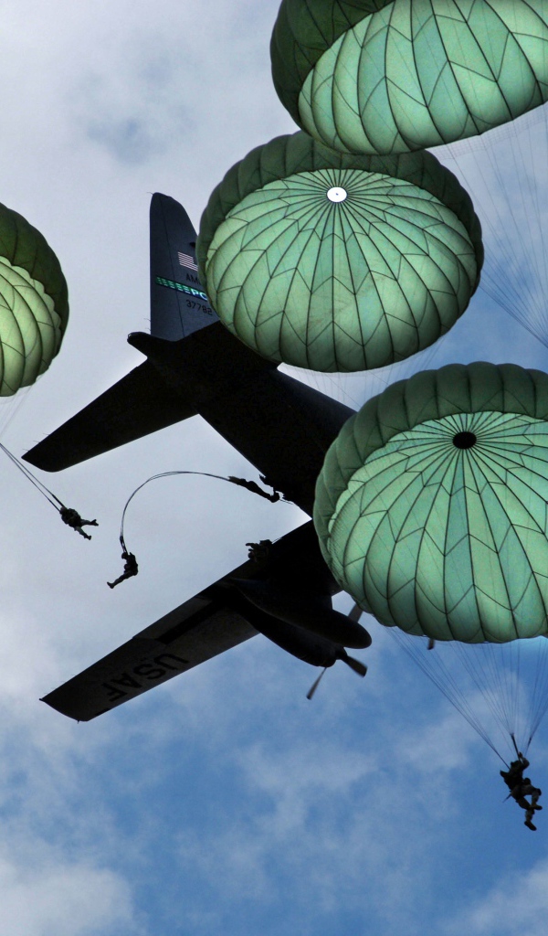 Высадка десанта на парашутах