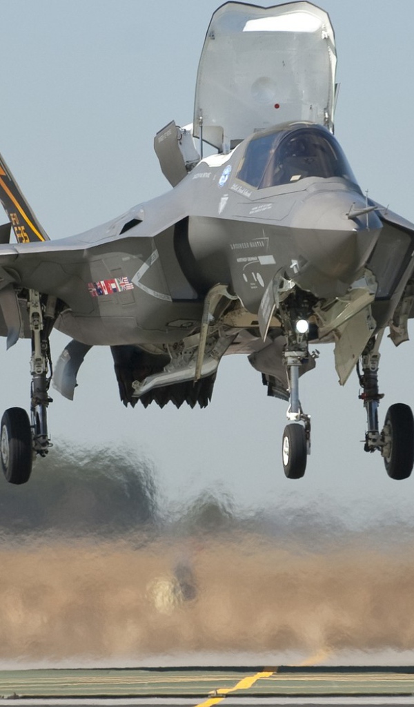Военный самолет F-35