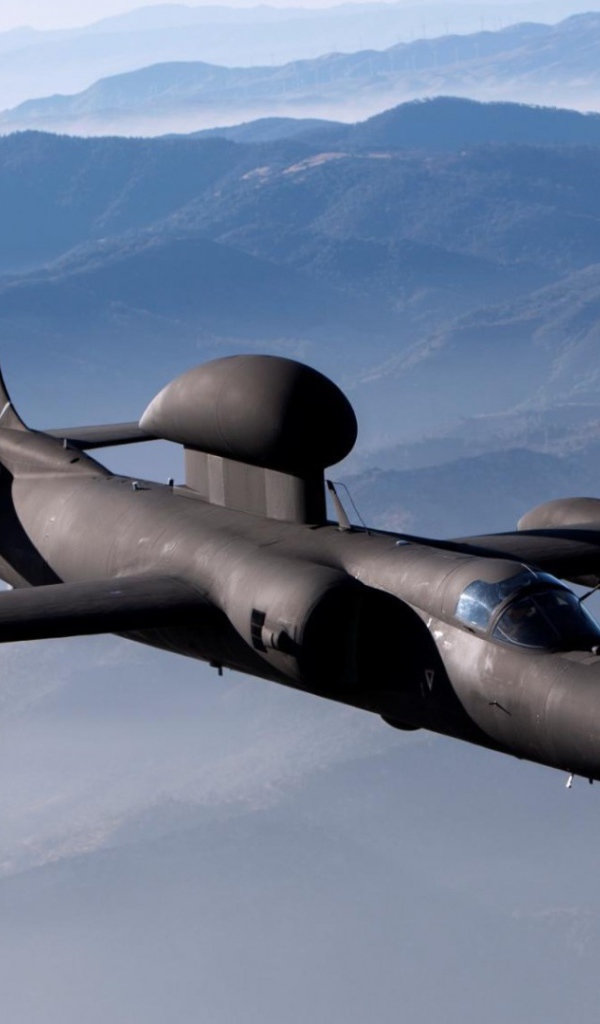 Самолет разведчик над горами