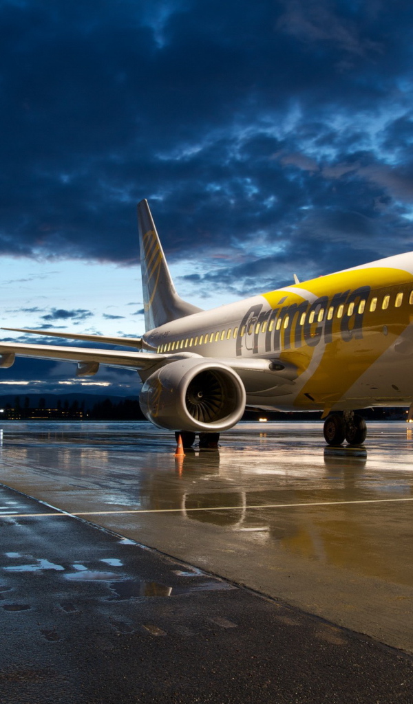 Боинг 737 на аэродроме