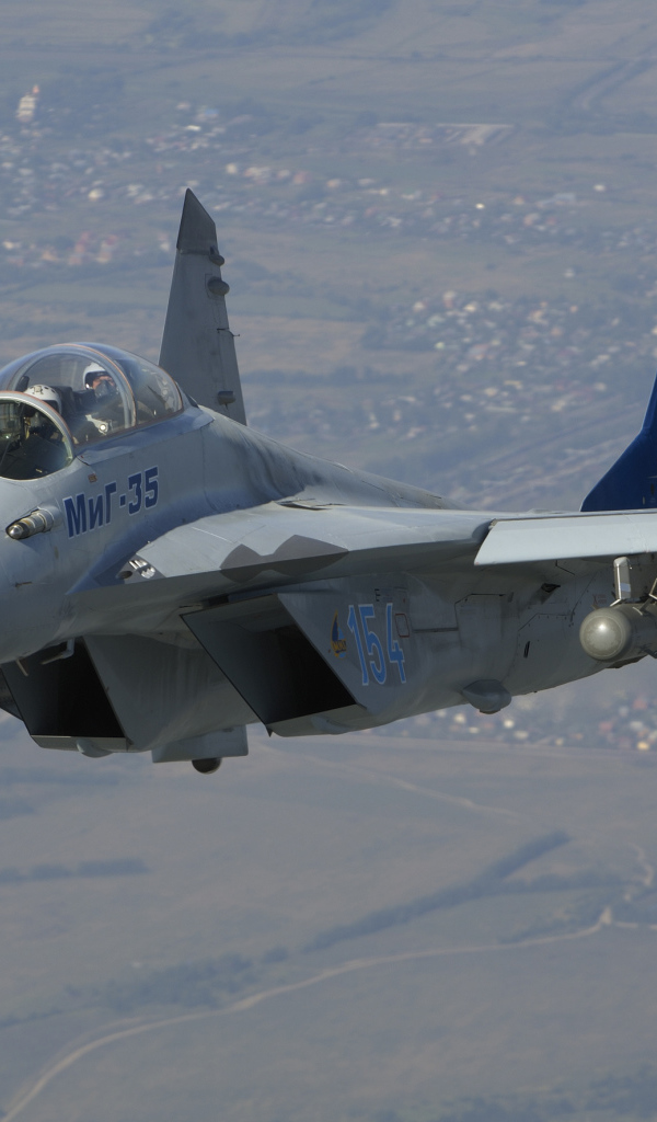 Самолет Миг-35 с ракетами