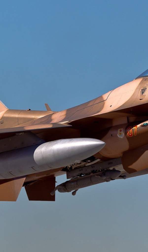 Военный самолет F-16