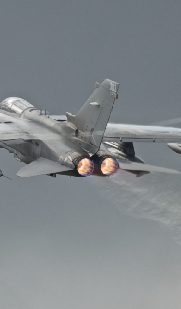 Самолет торнадо