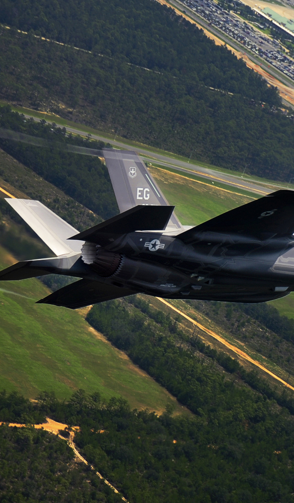 Военный самолет Ф-35