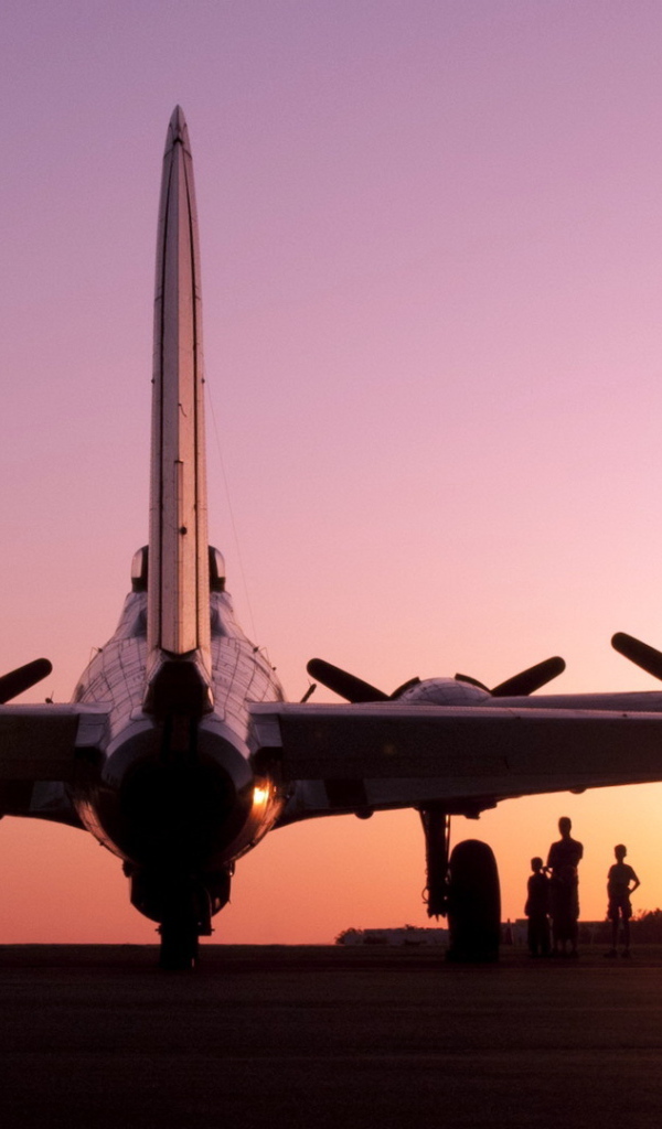 Закат на аэродроме