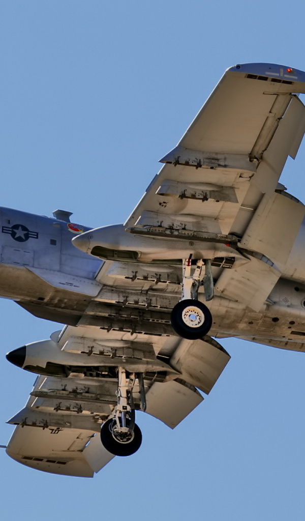 Бомбардировщик идет на посадку