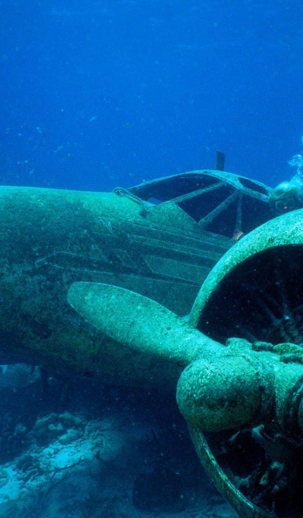Самолет на дне моря