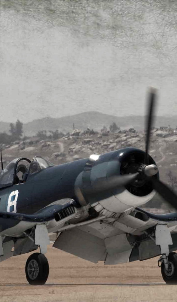 Старинный военный самолет