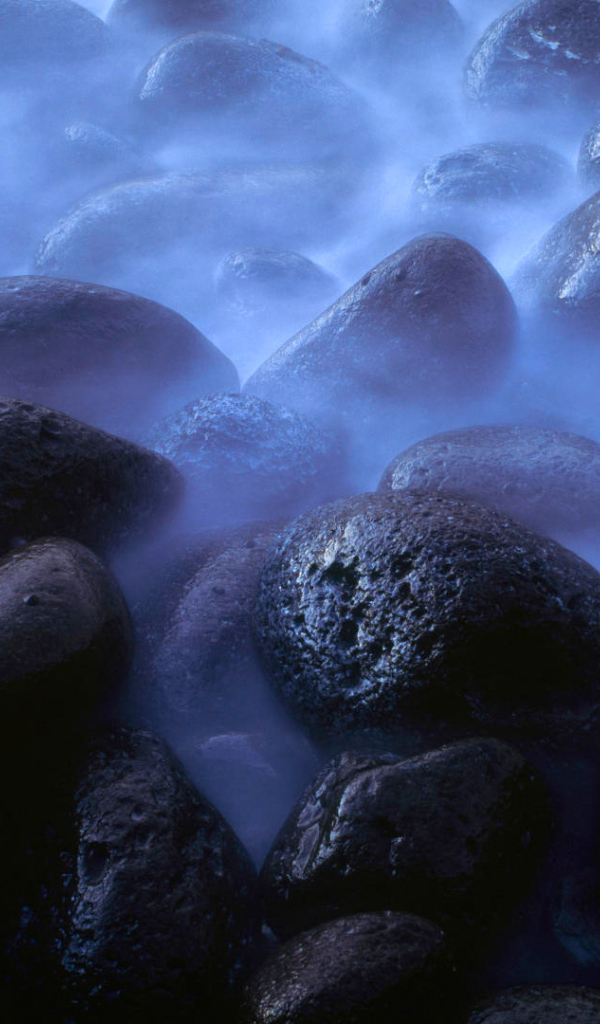 Камни мокрые