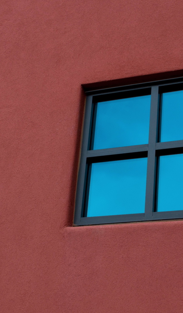 Стена с окном