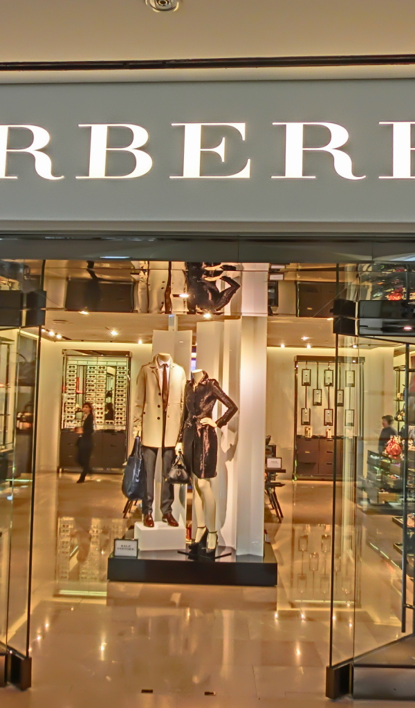 Бутик одежды Burberry