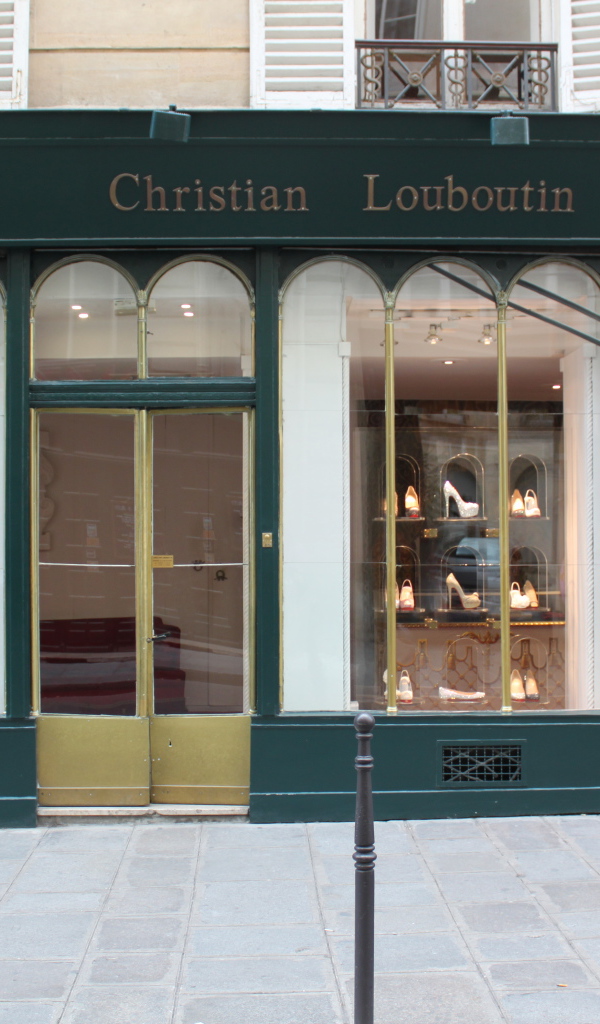 Бутик Christian Louboutin