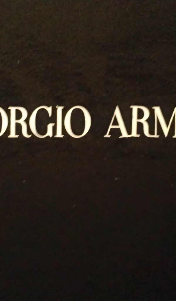 Известный бренд Giorgio Armani