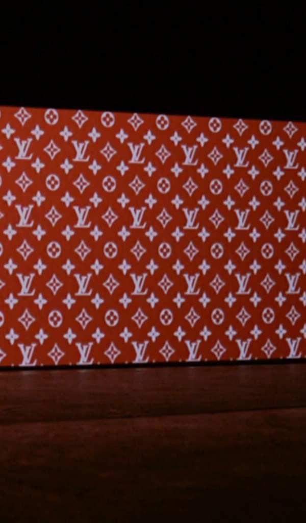 Упаковка подарка Louis Vuitton