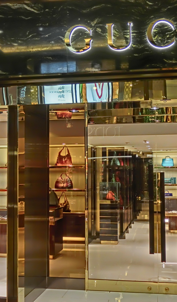 Бутик одежды Gucci