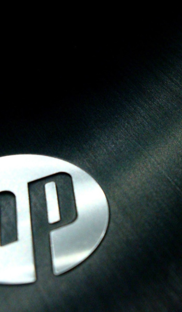 Логотип HP на металле