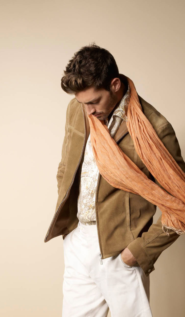 Модель в одежде Brioni