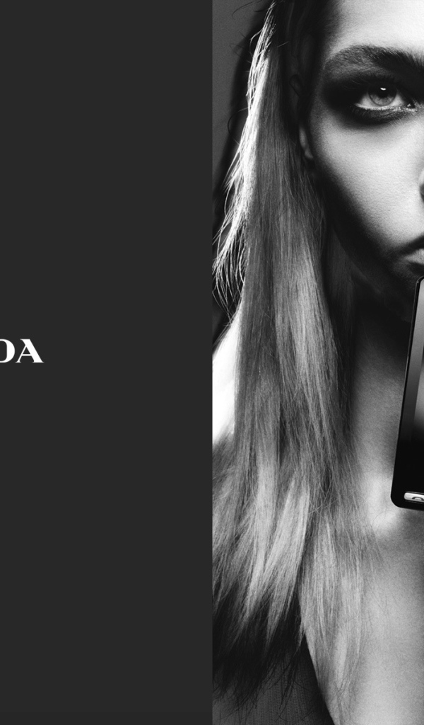 Телефон в дизайне от Prada