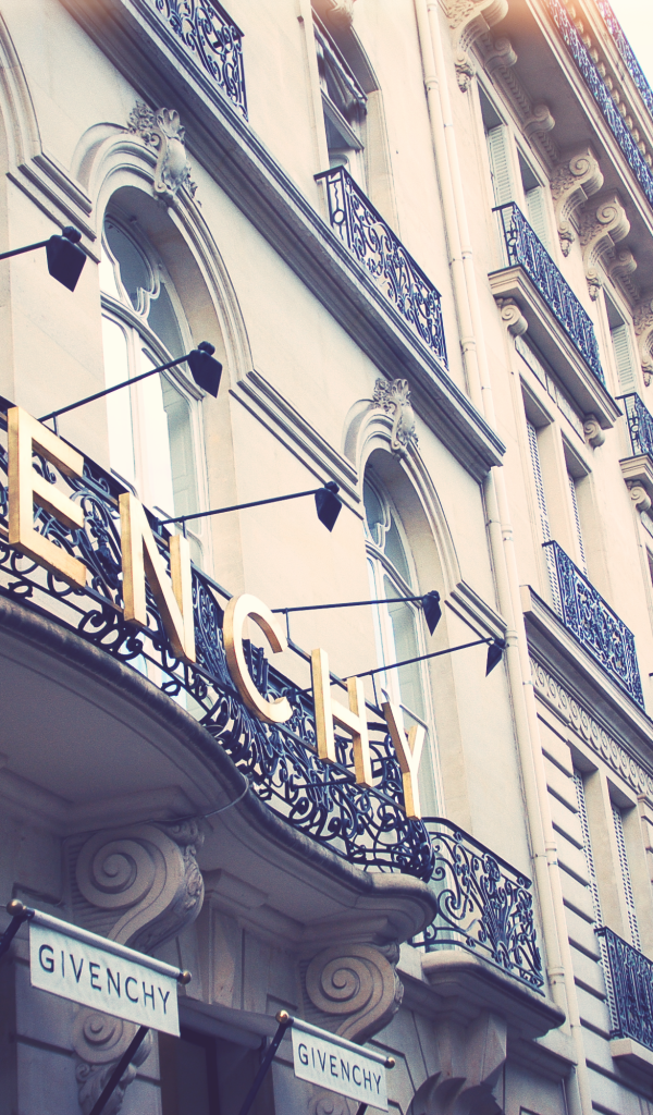 Штаб квартира компании Givenchy