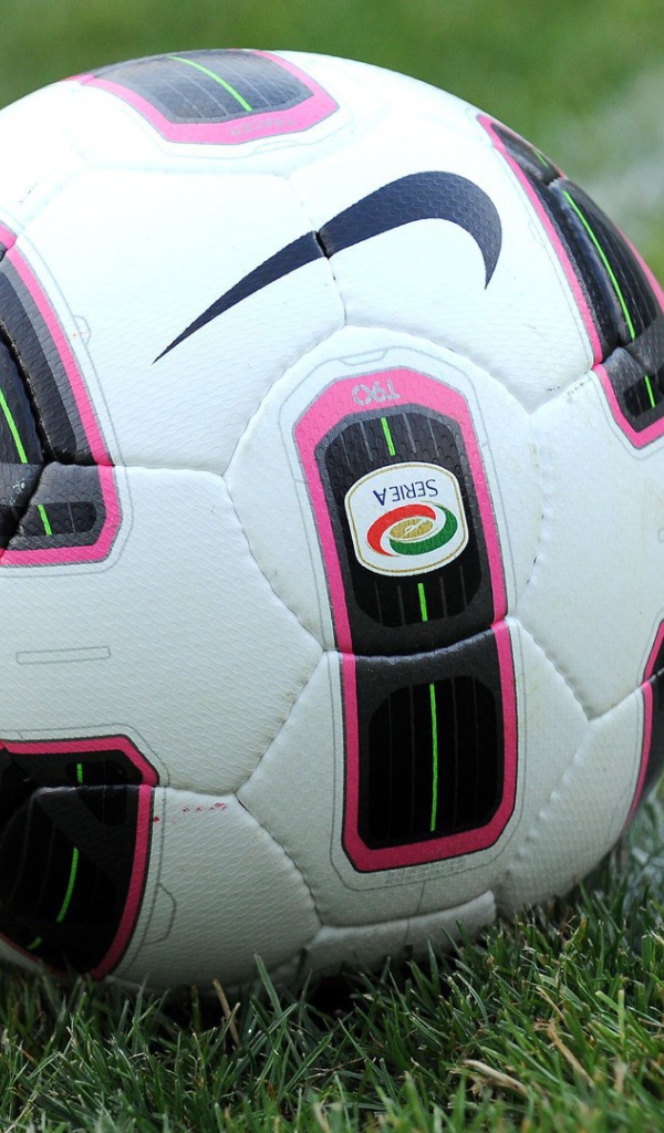 Футбольный мяч компании Nike