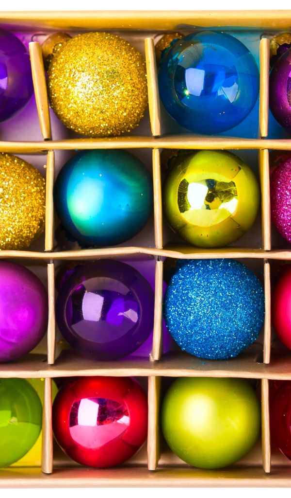 Коробка с украшениями