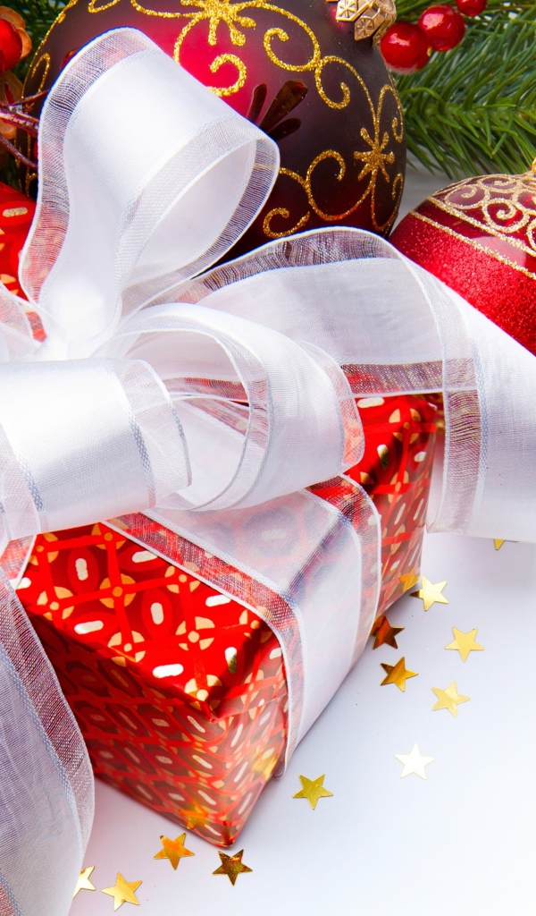 Подарок с белым бантом