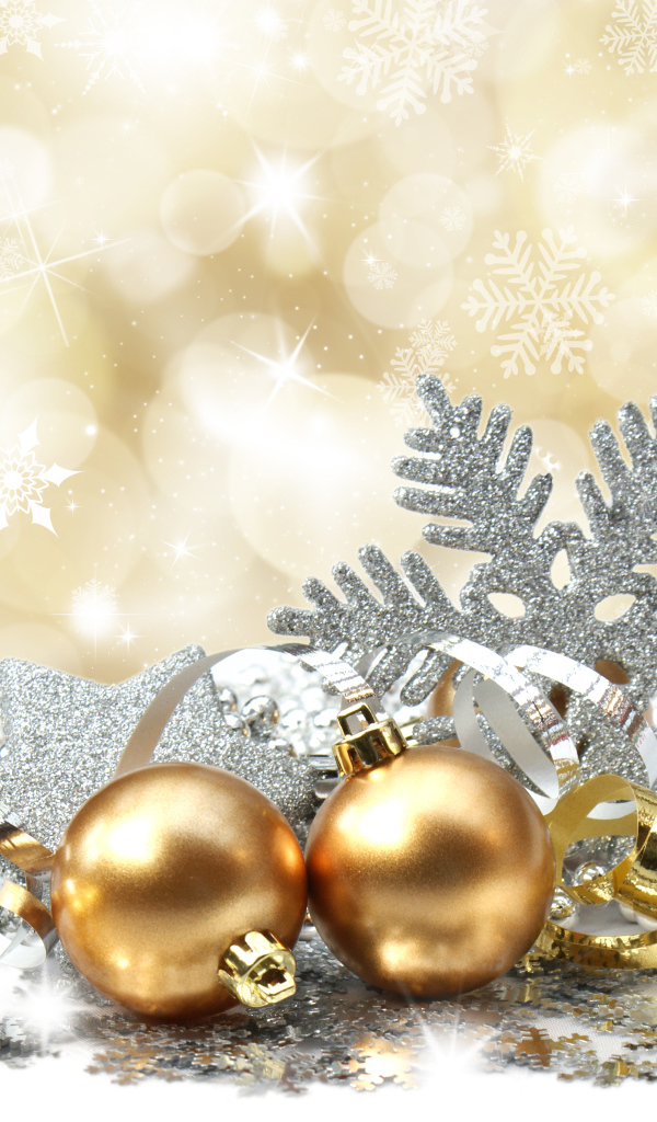 Золотые шары на рождество