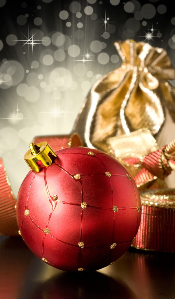 Красный шар и золотой бант